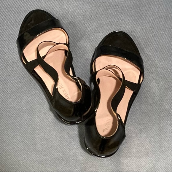 Taryn Rose “Maura” Patent Leather Strappy Wedge Sz 8 In GENTLY used condition - Picture 4 of 5